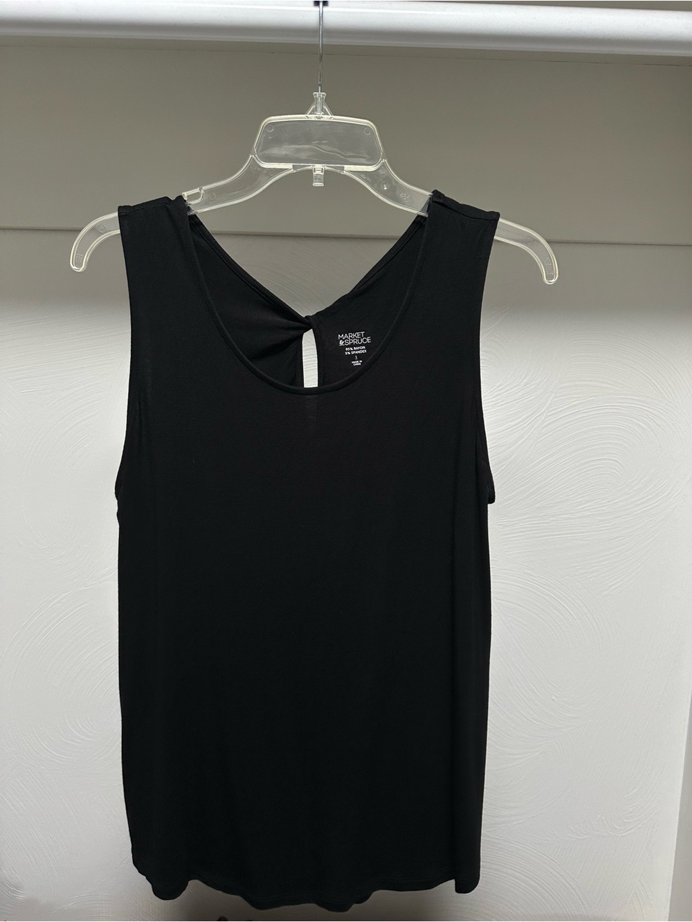 Market & Spruce Black Sleeveless Tank with Twist Keyhole Back